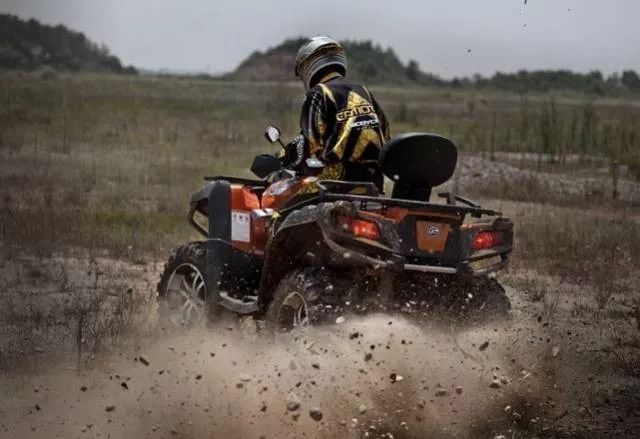 ATV全地形四轮越野机车：超越沙滩车的全能交通工具